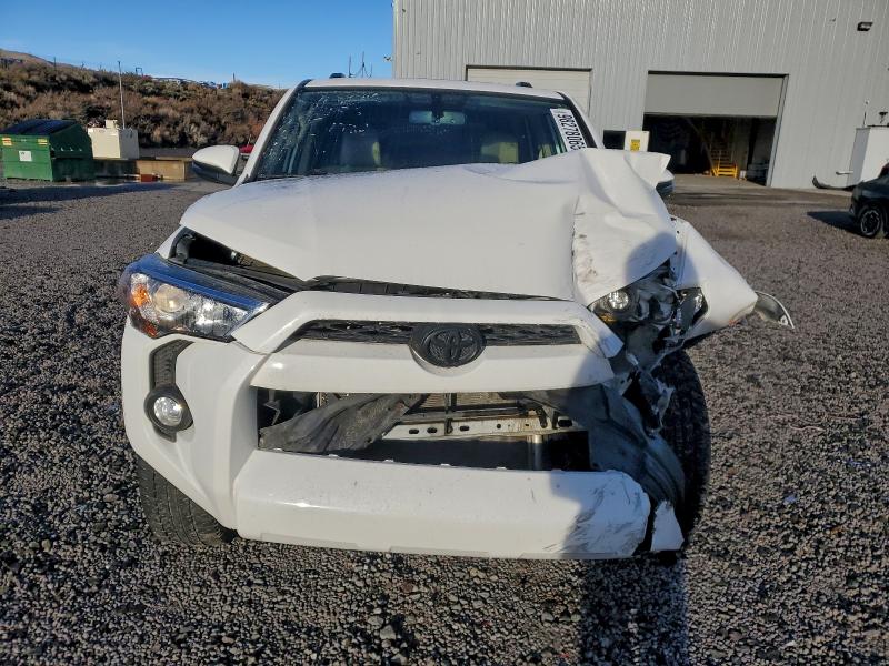 Photo 5 from auction – 2019 TOYOTA 4RUNNER SR with VIN JTEBU5JR1K5682136