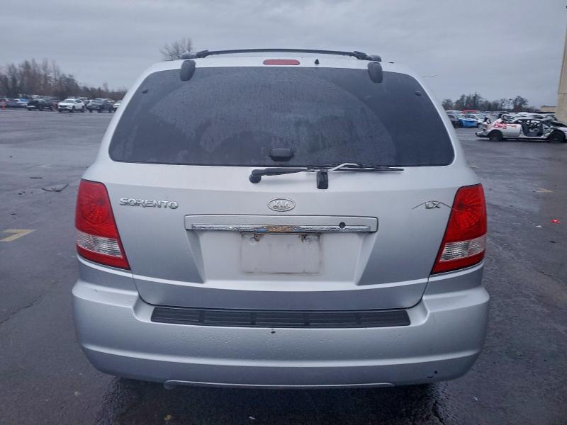 Photo 6 from auction – 2005 KIA SORENTO EX with VIN KNDJD733155363974