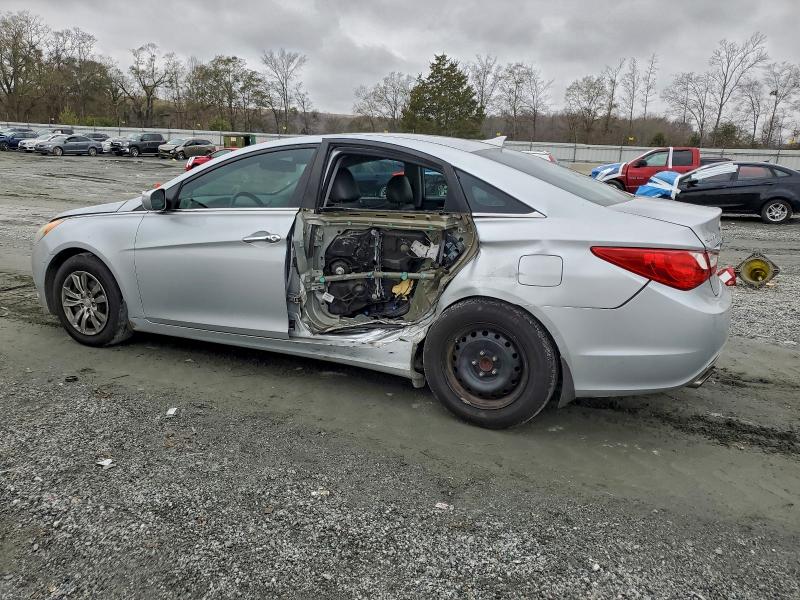 Photo 2 from auction – 2013 HYUNDAI SONATA SE with VIN 5NPEC4AC1DH560843