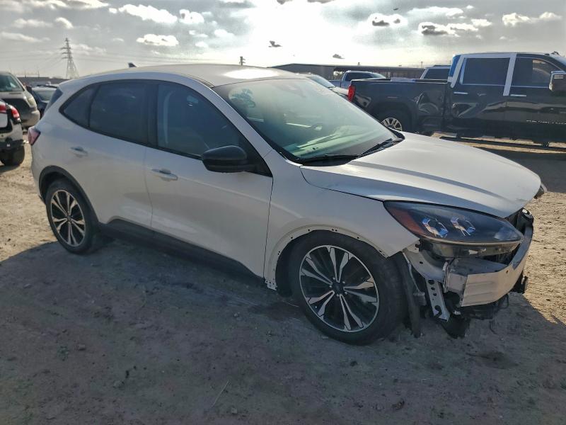 Photo 4 from auction – 2022 FORD ESCAPE SE with VIN 1FMCU0G64NUB84513