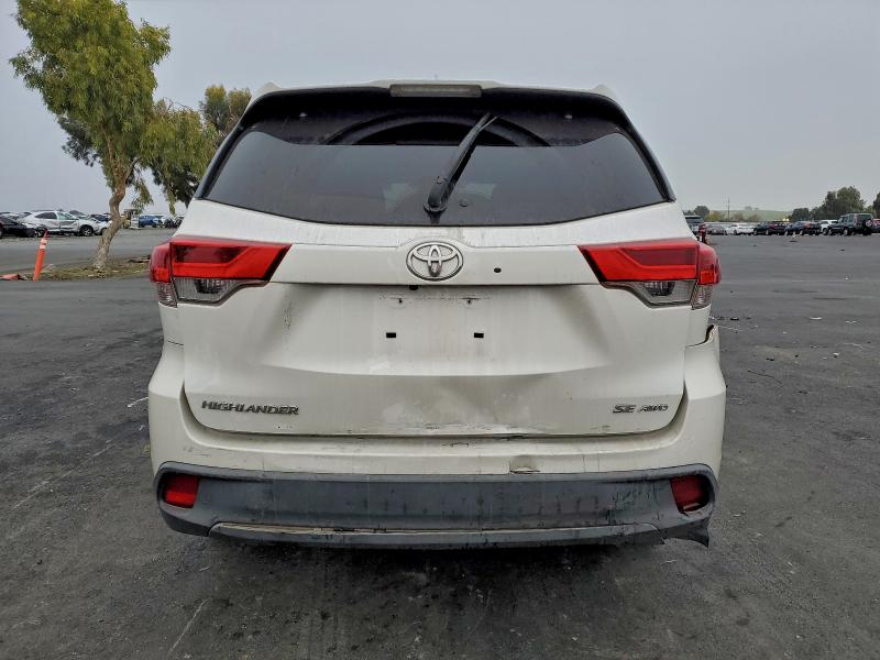 Photo 6 from auction – 2018 TOYOTA HIGHLANDER with VIN 5TDJZRFH6JS825048