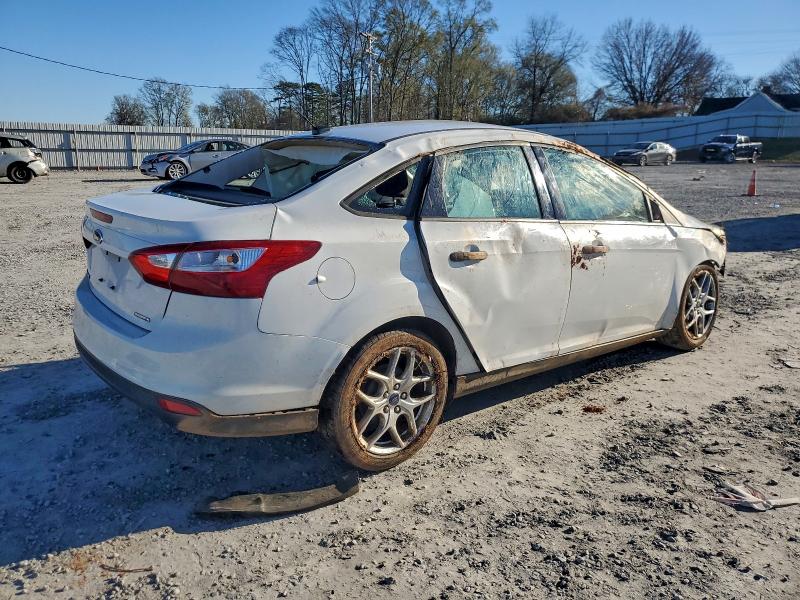Photo 3 from auction – 2013 FORD FOCUS with VIN 1FADP3E23DL230697