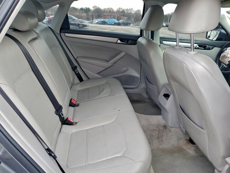 Photo 10 from auction – 2014 VOLKSWAGEN PASSAT S with VIN 1VWAS7A35EC067907