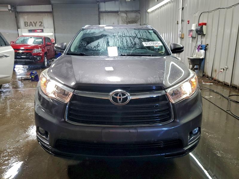 Photo 5 from auction – 2016 TOYOTA HIGHLANDER with VIN 5TDDKRFHXGS225823