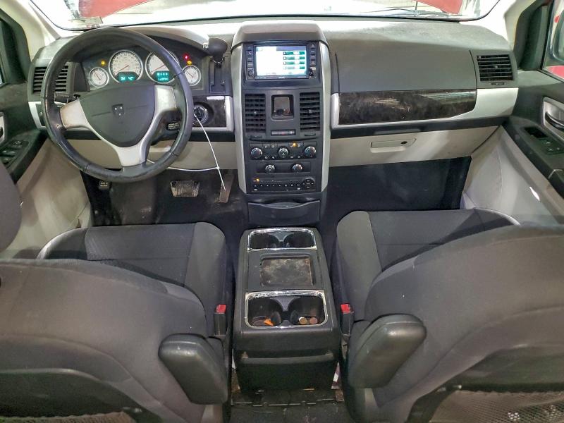 Photo 8 from auction – 2010 DODGE GRAND CARA with VIN 2D4RN6DXXAR350376