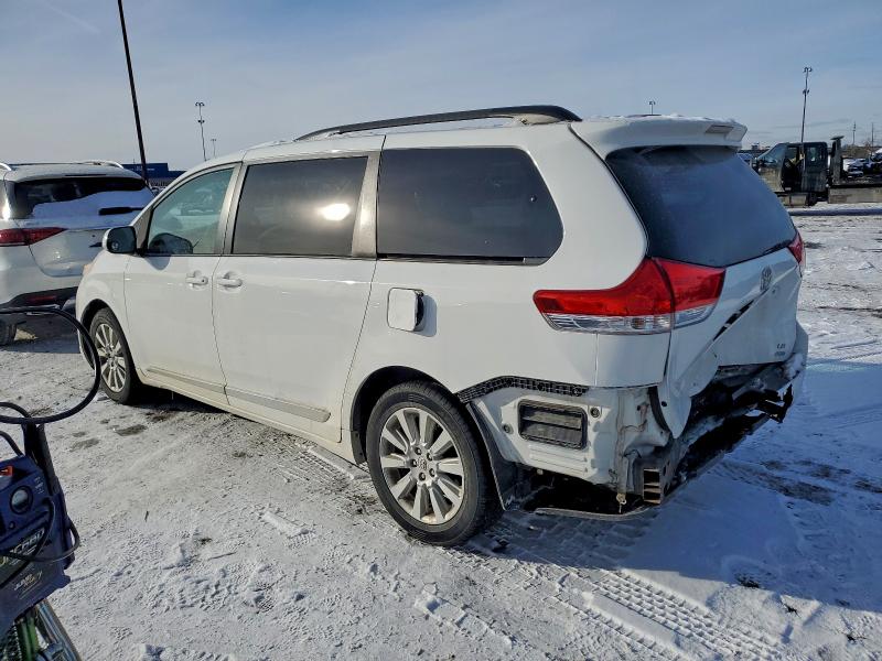 Photo 2 from auction – 2012 TOYOTA SIENNA LE with VIN 5TDJK3DC5CS039169