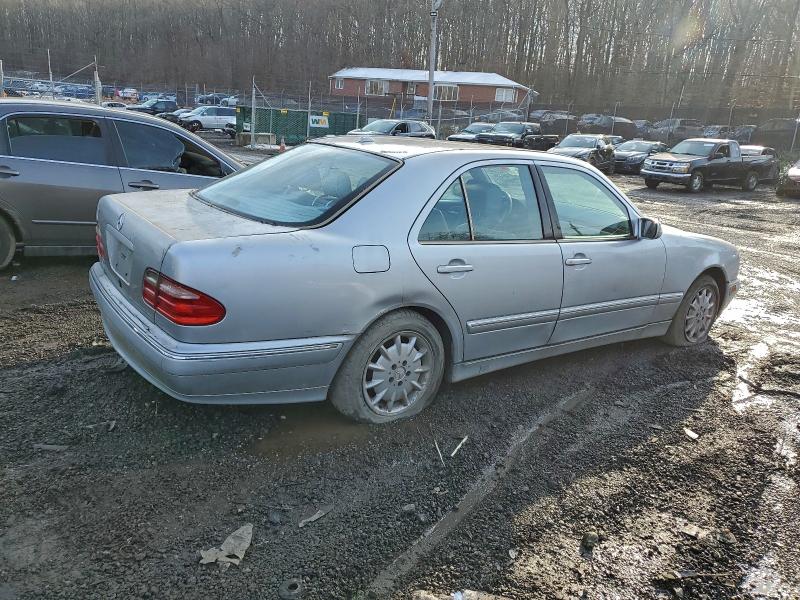 Photo 3 from auction – 2001 MERCEDES-BENZ E 320 with VIN WDBJF65J91B316606