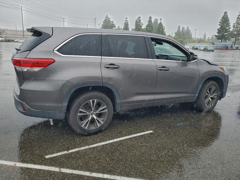 Photo 3 from auction – 2017 TOYOTA HIGHLANDER with VIN 5TDZARFH2HS027361