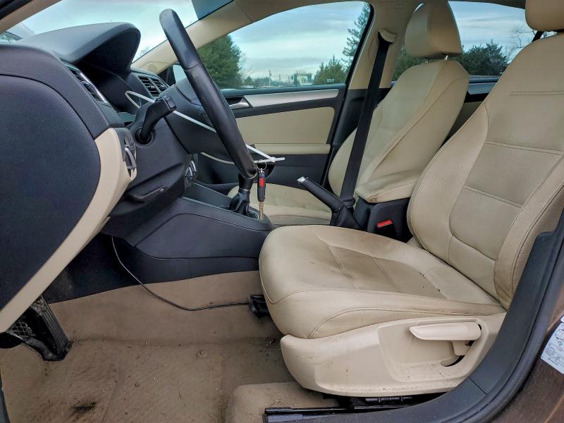 Photo 7 from auction – 2012 VOLKSWAGEN JETTA TDI with VIN 3VW3L7AJ3CM397979
