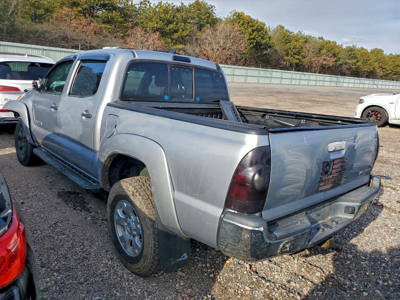 Photo 2 from auction – 2015 TOYOTA TACOMA DOU with VIN 3TMLU4EN1FM193889