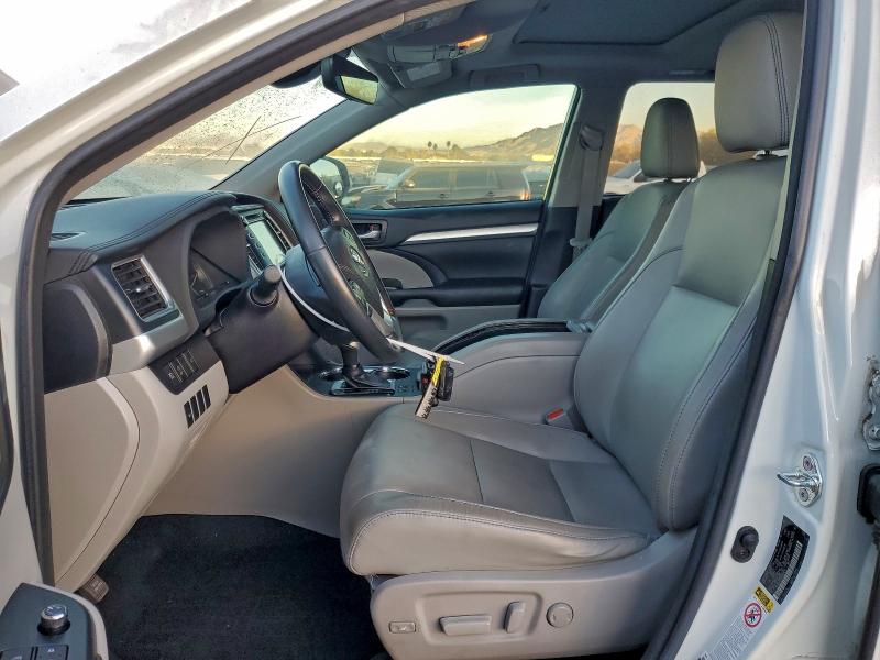 Foto 7 de la subasta – 2017 TOYOTA HIGHLANDER con VIN 5TDKZRFH7HS521810