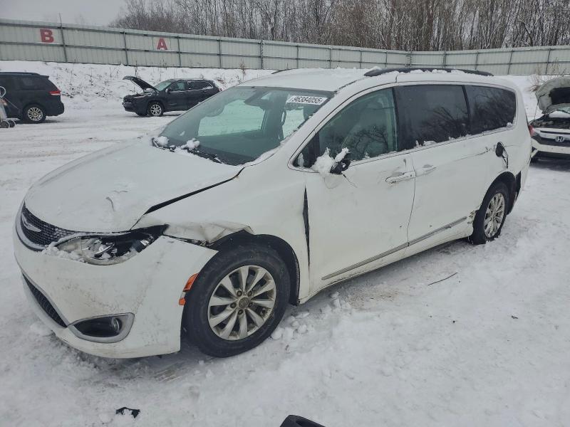 CHRYSLER PACIFICA T 2017 with VIN 2C4RC1BG8HR691939 - Photo from auction