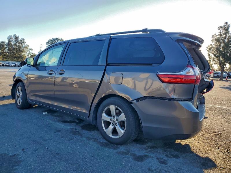 Photo 2 from auction – 2015 TOYOTA SIENNA LE with VIN 5TDKK3DC4FS596602