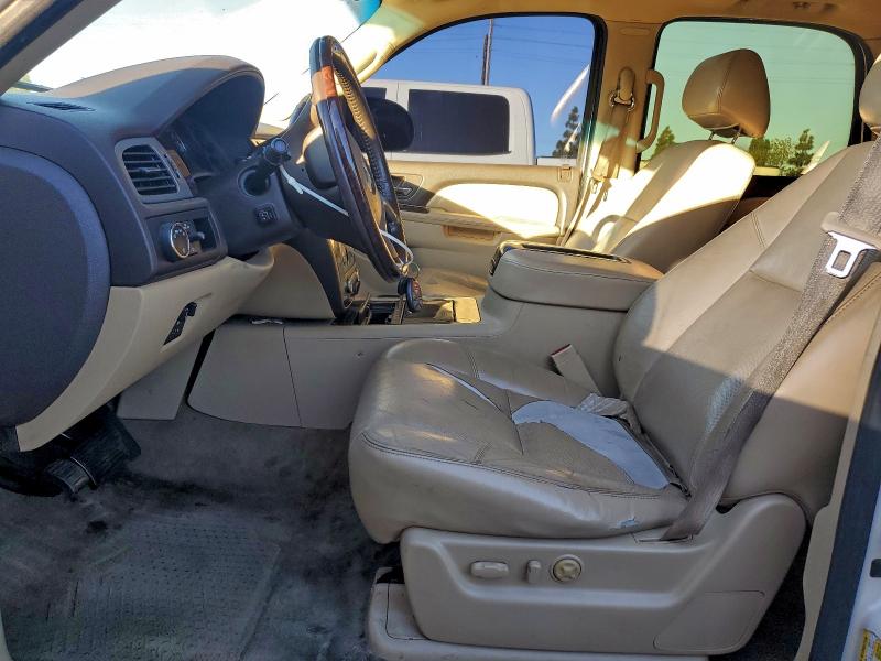 Photo 7 from auction – 2010 GMC YUKON DENA with VIN 1GKUKEEF7AR219982