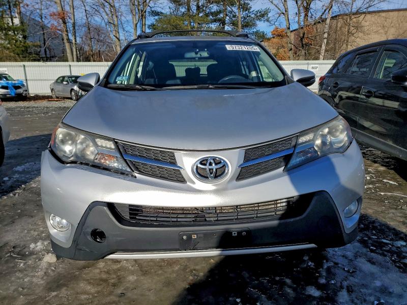 Photo 5 from auction – 2015 TOYOTA RAV4 XLE with VIN JTMRFREV1FD167161