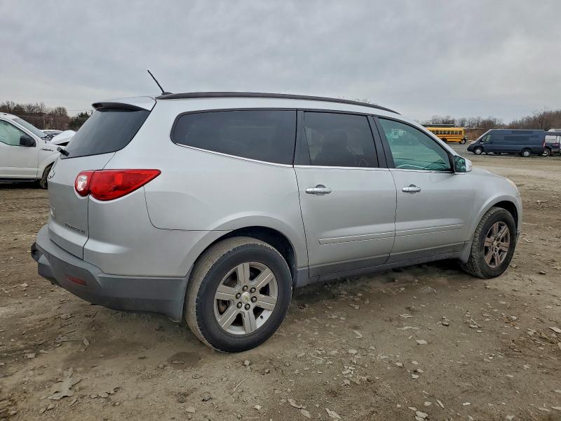 Photo 3 from auction – 2010 CHEVROLET TRAVERSE L with VIN 1GNLVFED8AJ229882