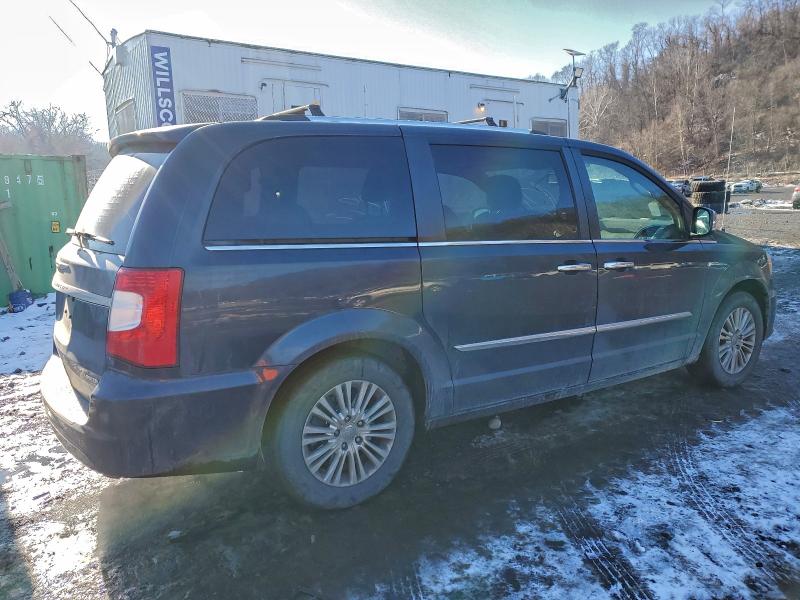 Photo 3 from auction – 2014 CHRYSLER TOWN & COU with VIN 2C4RC1GG9ER371890