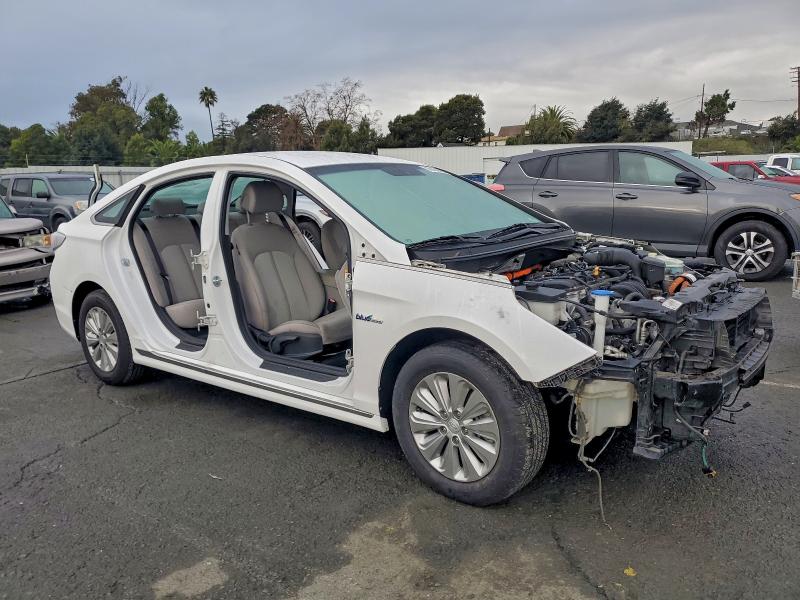 Photo 4 from auction – 2016 HYUNDAI SONATA HYB with VIN KMHE24L15GA036634