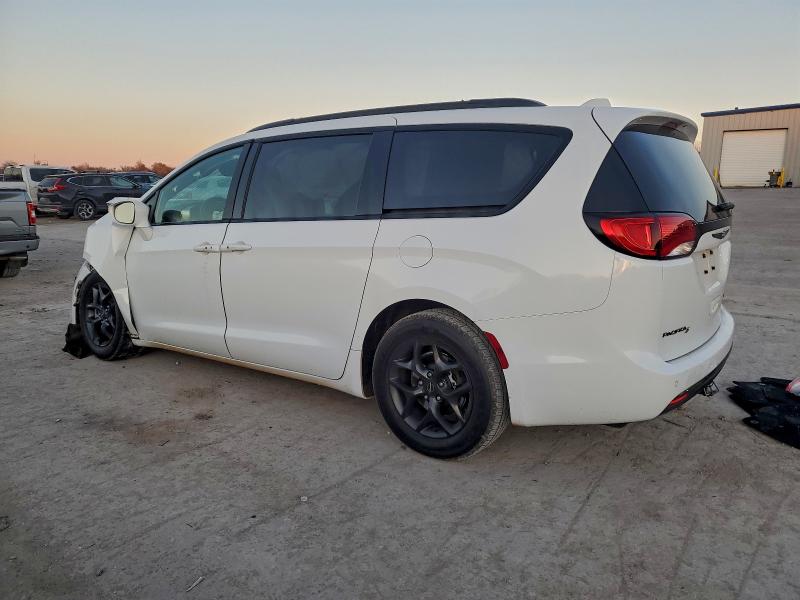 Photo 2 from auction – 2019 CHRYSLER PACIFICA L with VIN 2C4RC1GG9KR569087