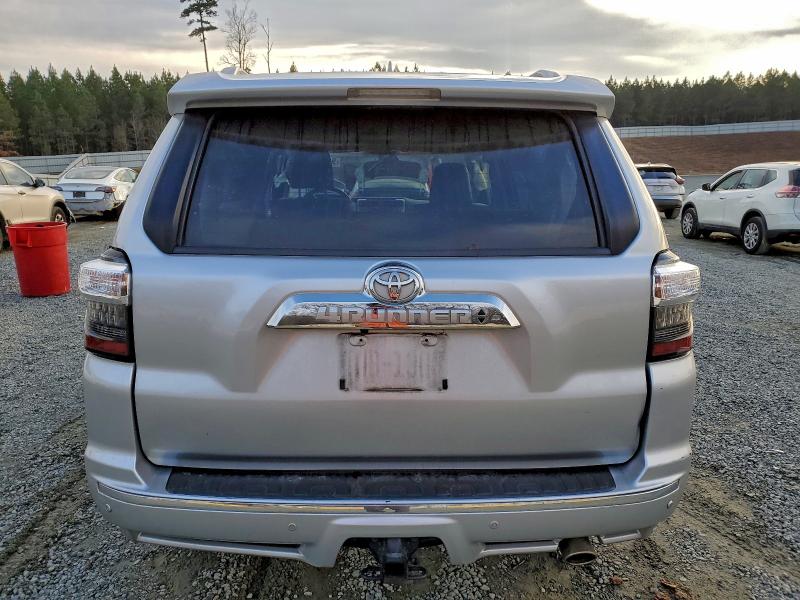 Photo 6 from auction – 2018 TOYOTA 4RUNNER with VIN JTEBU5JR9J5577682