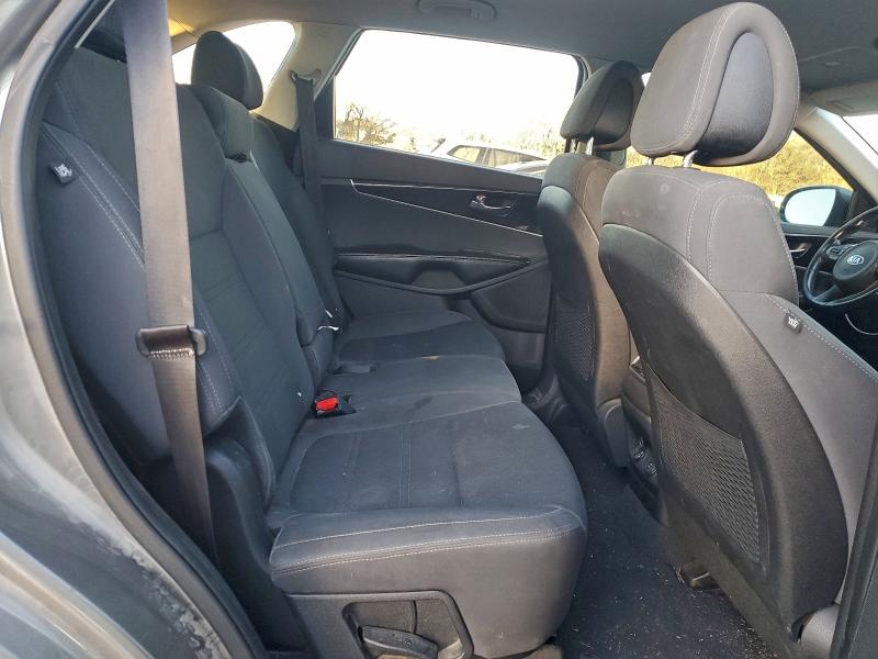 Photo 11 from auction – 2016 KIA SORENTO LX with VIN 5XYPG4A32GG028008