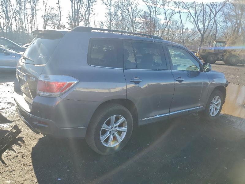 Photo 3 from auction – 2013 TOYOTA HIGHLANDER with VIN JTEBC3EH1D2014690
