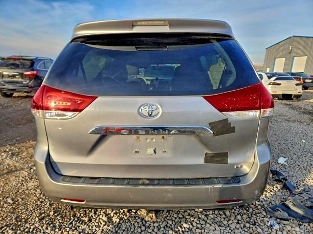 Photo 6 from auction – 2013 TOYOTA SIENNA LE with VIN 5TDKK3DC3DS371570