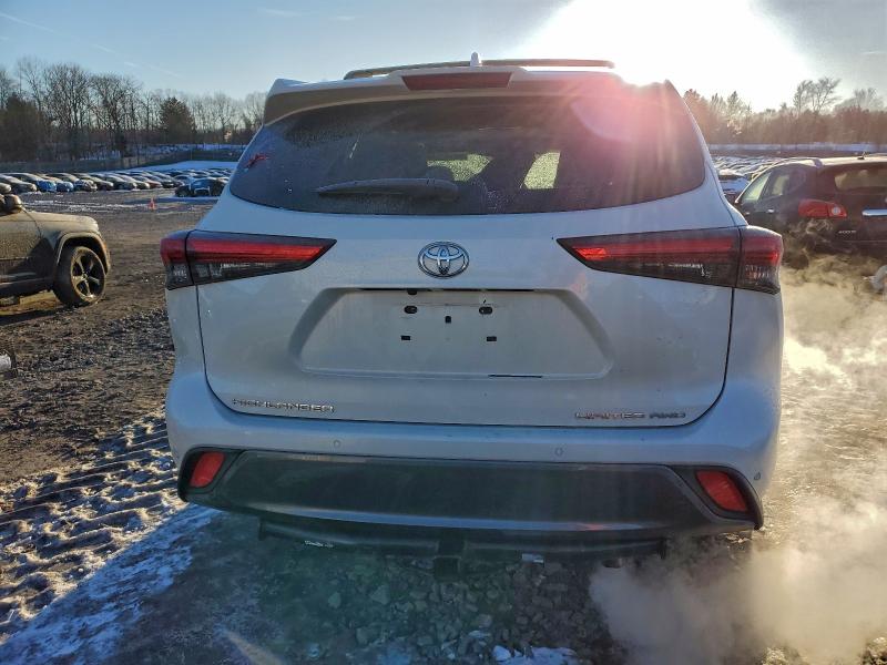Photo 6 from auction – 2020 TOYOTA HIGHLANDER with VIN 5TDDZRBH3LS047748