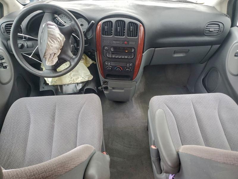 Photo 8 from auction – 2006 CHRYSLER TOWN & COU with VIN 1A4GP45R96B690430