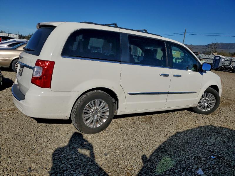 Photo 3 from auction – 2012 CHRYSLER TOWN & COU with VIN 2C4RC1CG4CR170773