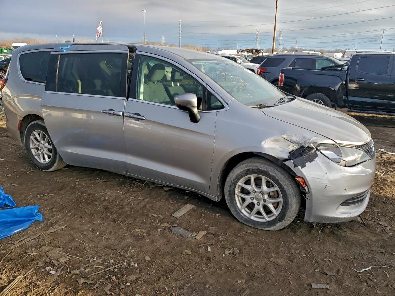 Photo 4 from auction – 2017 CHRYSLER PACIFICA T with VIN 2C4RC1DG2HR552497
