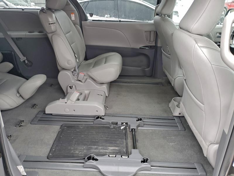 Photo 11 from auction – 2018 TOYOTA SIENNA XLE with VIN 5TDYZ3DC0JS962117
