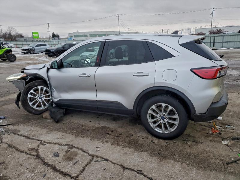 Photo 2 from auction – 2020 FORD ESCAPE SE with VIN 1FMCU0G61LUB43334