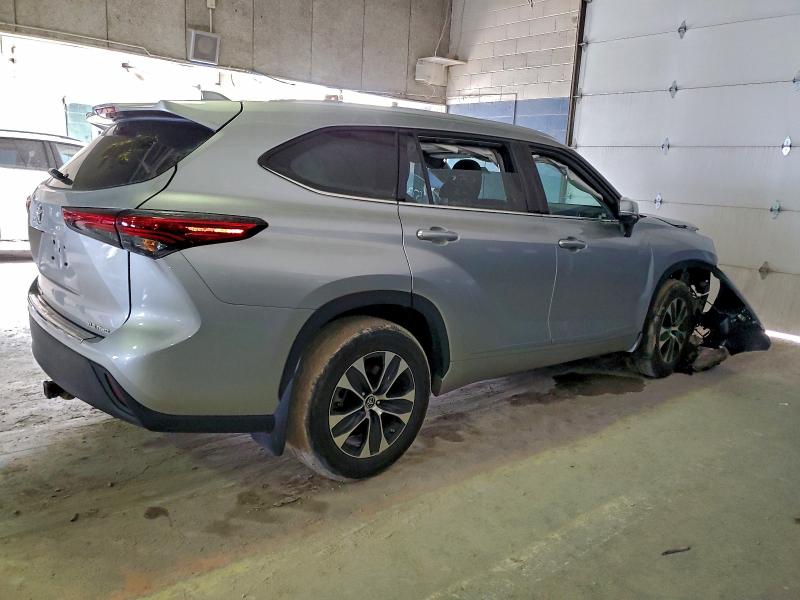 Photo 3 from auction – 2022 TOYOTA HIGHLANDER with VIN 5TDGZRBH3NS573636