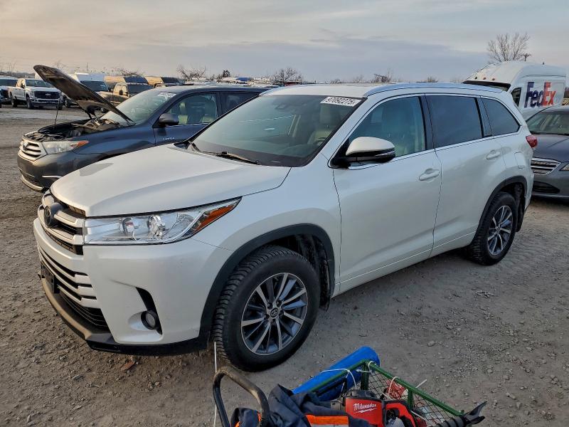 TOYOTA HIGHLANDER 2018 with VIN 5TDJZRFH7JS560043 - Photo from auction
