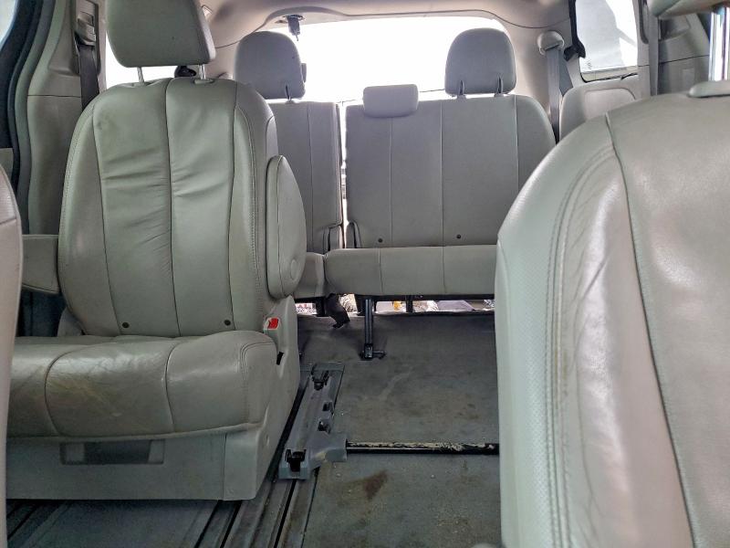 Photo 10 from auction – 2012 TOYOTA SIENNA XLE with VIN 5TDYK3DC1CS205458