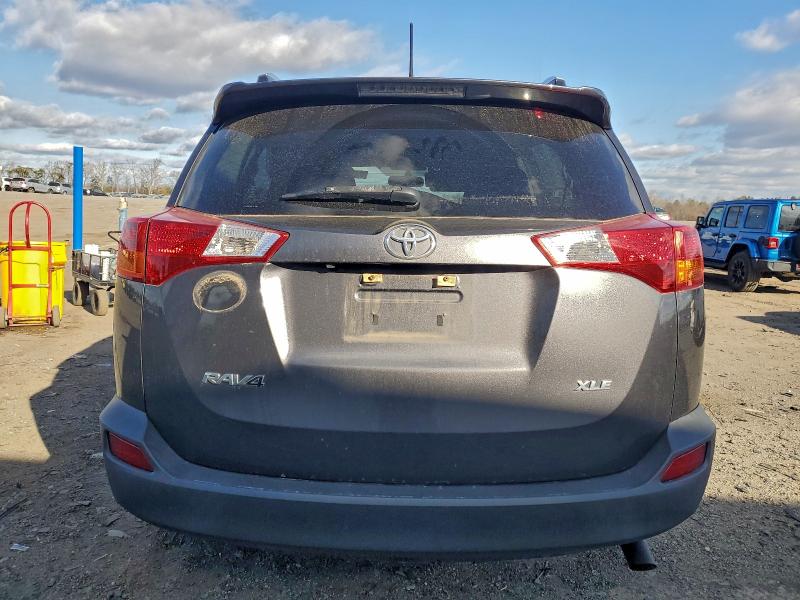 Photo 6 from auction – 2014 TOYOTA RAV4 XLE with VIN JTMWFREV2EJ015084