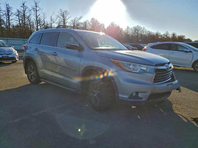 Photo 4 from auction – 2016 TOYOTA HIGHLANDER with VIN 5TDJKRFH5GS315349
