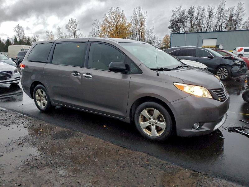 Photo 4 from auction – 2014 TOYOTA SIENNA with VIN 5TDZK3DC2ES439440
