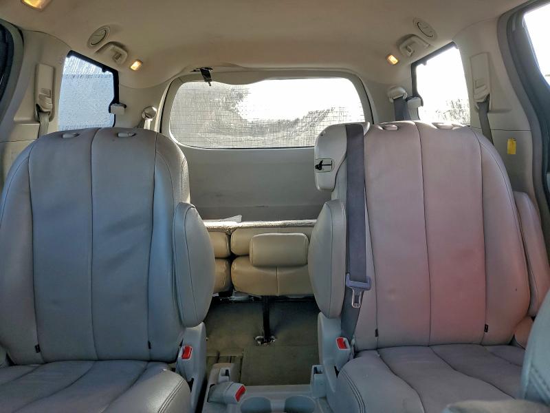 Photo 10 from auction – 2011 TOYOTA SIENNA with VIN 5TDKK3DC7BS027964