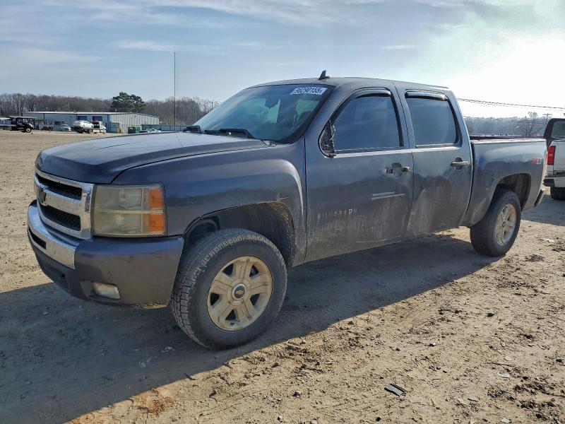 CHEVROLET SILVERADO 2011 with VIN 3GCPKSE31BG149488 - Photo from auction