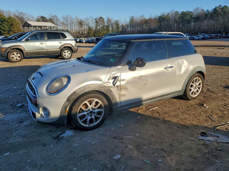 MINI COOPER S 2015 with VIN WMWXP7C55F2C60112 - Photo from auction