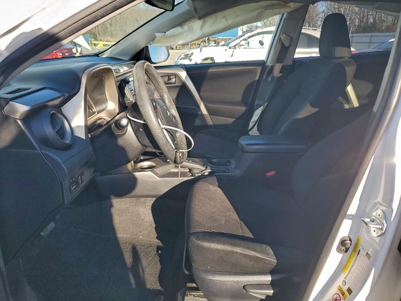 Photo 7 from auction – 2015 TOYOTA RAV4 LE with VIN JTMZFREV5FD062090