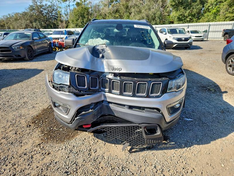 Photo 5 from auction – 2019 JEEP COMPASS with VIN 3C4NJDDB4KT739660