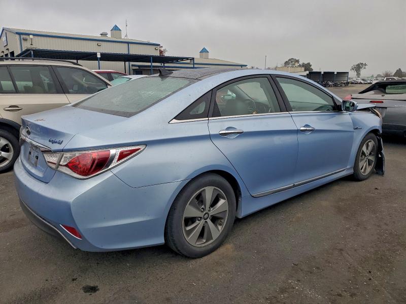 Photo 3 from auction – 2011 HYUNDAI SONATA HYB with VIN KMHEC4A45BA007881