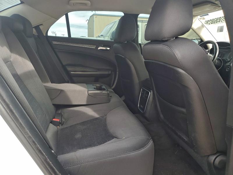 Photo 10 from auction – 2019 CHRYSLER 300 TOURIN with VIN 2C3CCAAG2KH528695
