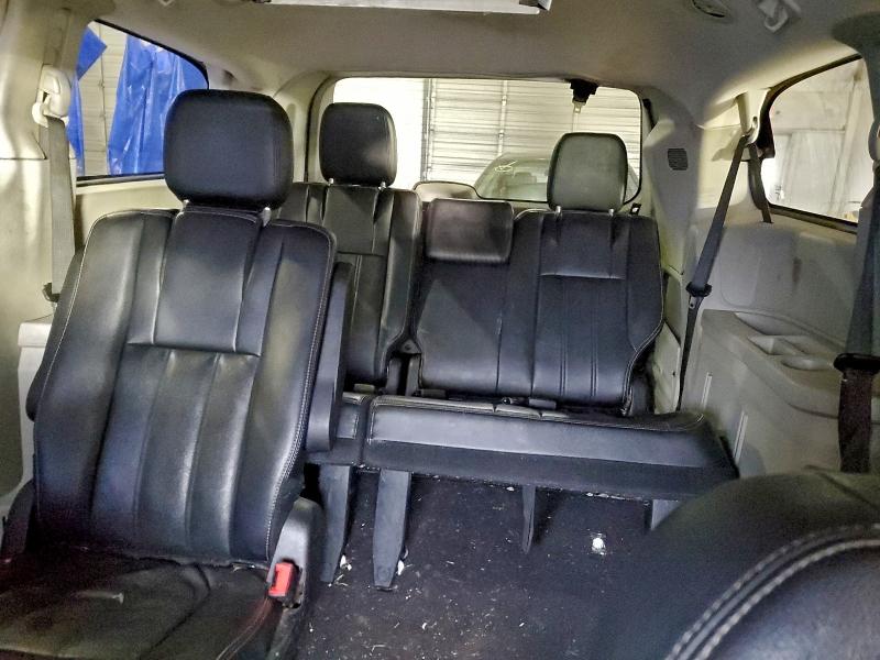 Photo 10 from auction – 2015 CHRYSLER TOWN & COU with VIN 2C4RC1BG3FR560589