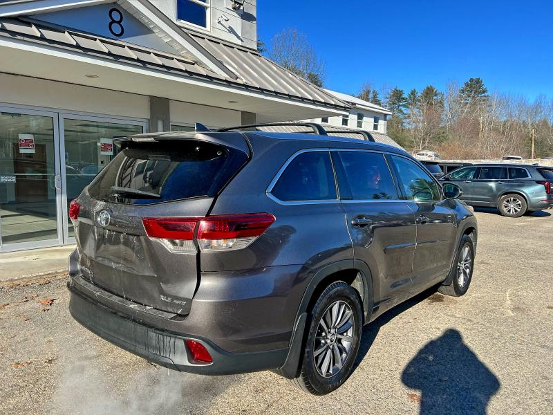 Photo 4 from auction – 2017 TOYOTA HIGHLANDER with VIN 5TDJZRFH8HS396120
