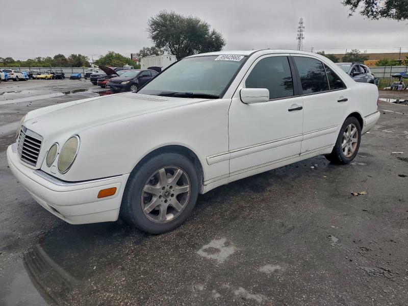 MERCEDES-BENZ E 320 1997 with VIN WDBJF55F8VA408372 - Photo from auction