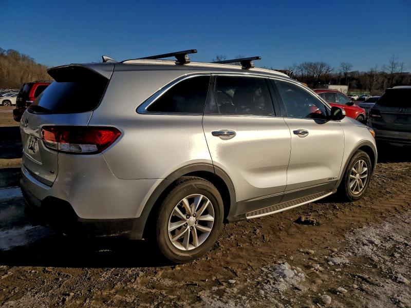 Photo 3 from auction – 2016 KIA SORENTO LX with VIN 5XYPGDA57GG109541